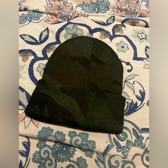 Two Camouflage adult sized warm cozy beanies (cuffed hats) for winter NWT - Picture 2 of 2